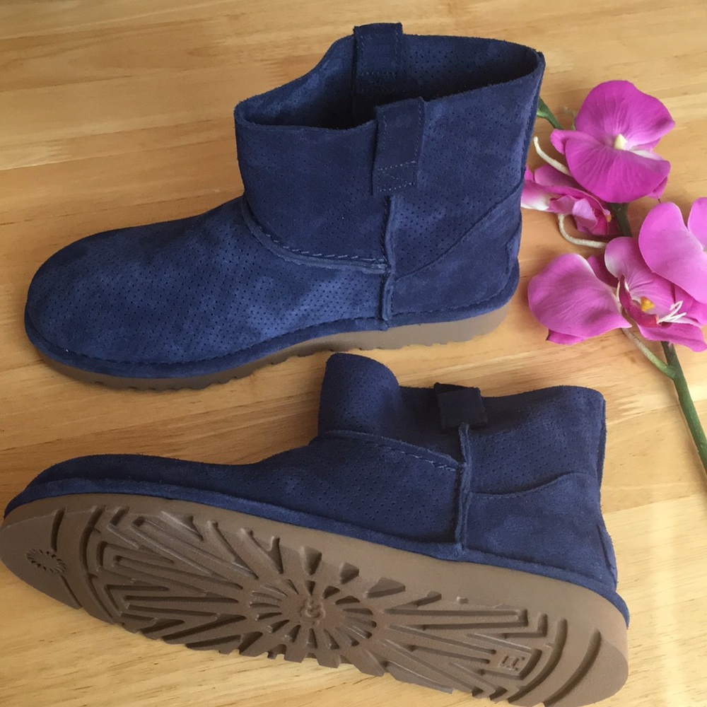 💯Authentic Classic Unlined Mini Perf in Tawny UGG